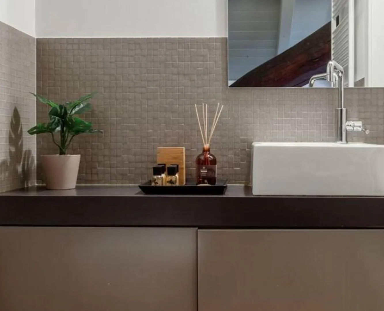 Como Sweet Como Apartment